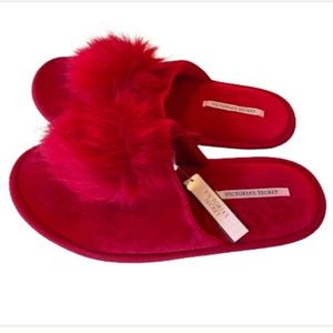 Victoria’s Secret Slippers Red Velvet Pom-Pom  Size Large NWT